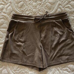 Rafaella Women's Shorts Size XL Polyester 5" Inseam Dark Tan